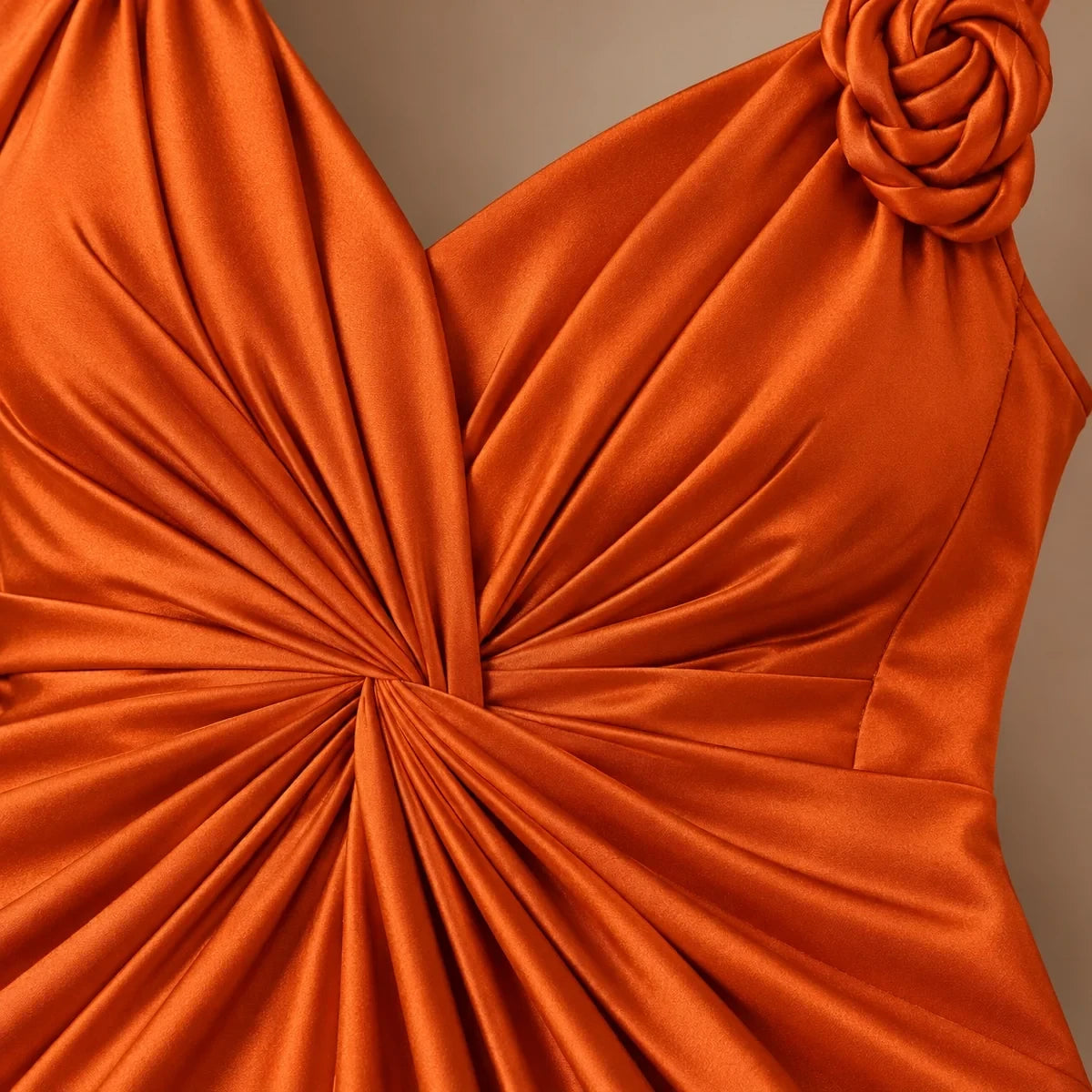 Vestido Celianne com Decote V e Drapeado Frontal