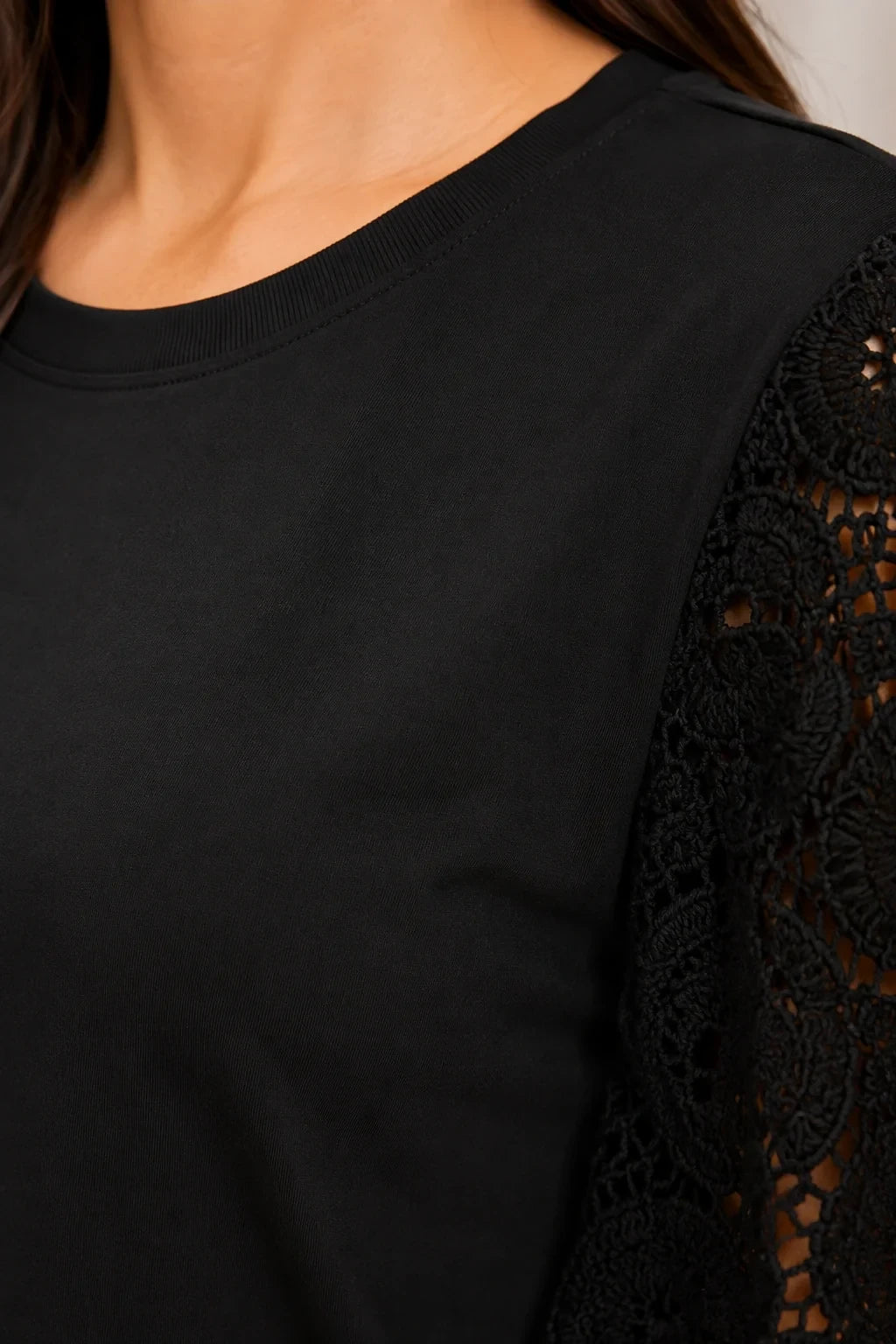 Blusa com Manga em Crochê Geisa